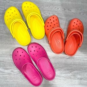 3 pairs of size 6 women’s Crocs